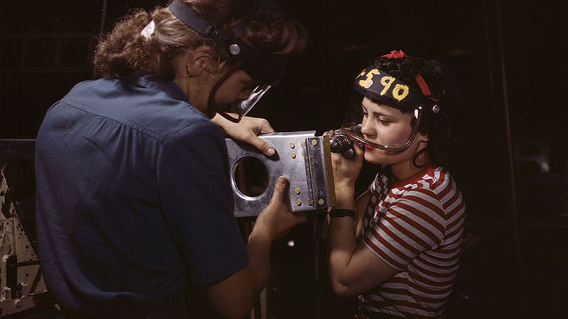 Illustration for article titled Stunning, Rare Photos of the Women Workers of WWII
